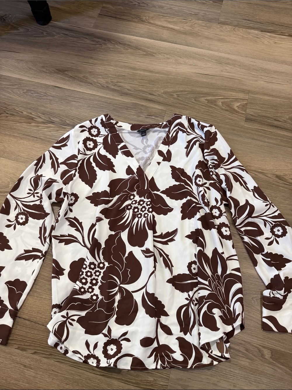 Women's Ann Taylor Brown & White Floral V-Neck Blouse